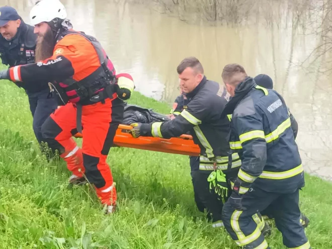 Reševanje na Savi FOTO: Hrvaška gorska reševalna služba (HGSS)