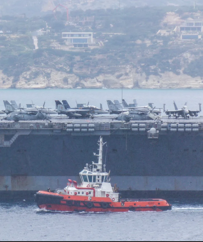 Kot smo poročali,  je USS Gerald R. Ford, največja in tehnološko najnaprednejša vojna ladja doslej, na obisku pri naših južnih sosedih pa je po besedah ameriškega veleposlaništva na Hrvaškem gostila lokalne predstavnike in ključne voditelje z namenom potrditve trdnega zavezništva med ZDA in Hrvaško. FOTO:  Makis Kartsonakis Reuters
