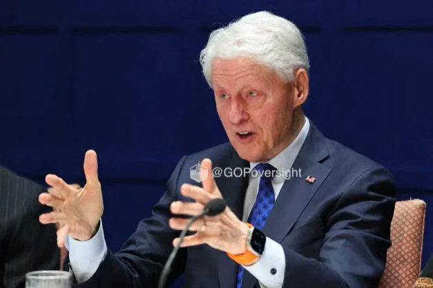 Nekdanji demokratski predsednik Bill Clinton je moral pričati pred pristojnim odborom predstavniškega doma za nadzor.  Foto - Afp