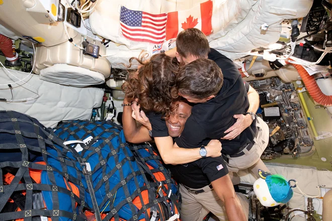Izjemno tovarištvo med člani FOTO: Nasa/Reuters
