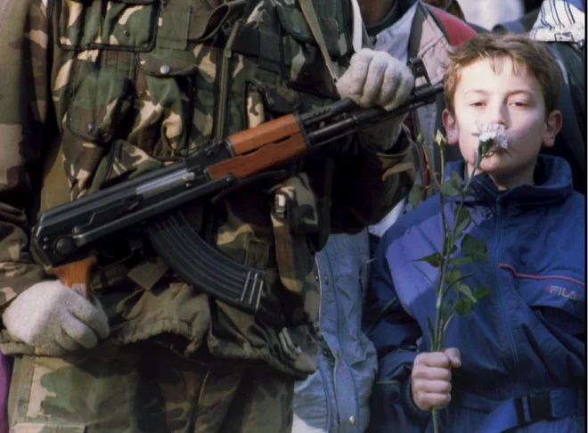Sarajevo leta 1995. Fotografija je simbolična. FOTO: Laszlo Balogh/Reuters