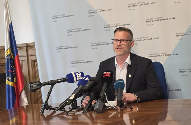 Kriminalistični inšpektor Tadej Marcen je včeraj predstavil ugotovitve preiskovalcev. FOTO: Pu Ljubljana