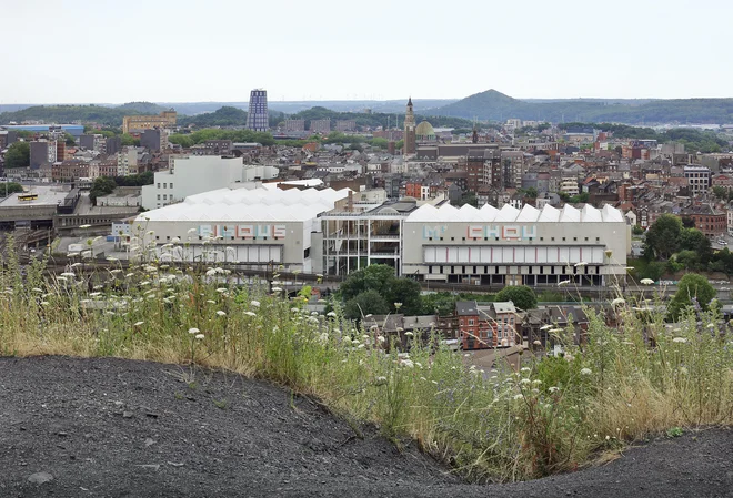 Glavno nagrado za arhitekturo 2026 je prejela prenova razstavna palača Charleroi, ki so jo zasnovali v belgijskih birojih AgwA ter Jan de Vylder Inge Vinck. FOTO: Filip Dujardin