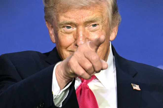 Ameriški predsednik Donald Trump je v Las Vegasu hvalil cvetoče ameriško gospodarstvo, vojno v Iranu pa označil za majhno distrakcijo. FOTO: Jim Watson/AFP