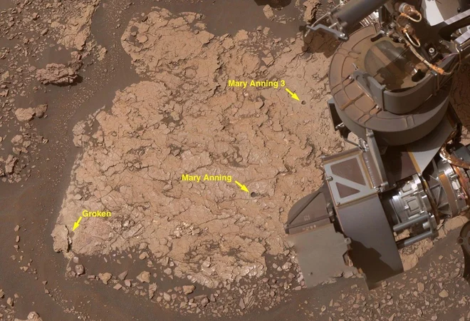 Bližnji posnetek zavrtanih lukenj za odvzem vzorca. Curiosity je vzorec pobral oktobra 2020. (Vozrca Mary Anning 2 niso porabili). FOTO: NASA/JPL-Caltech/MSSS
