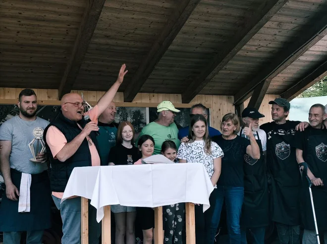 Na razglasitvi najboljših še niso vedeli, da bo golažijado pokvaril neljubi dogodek. FOTO: Matjaž Zorman