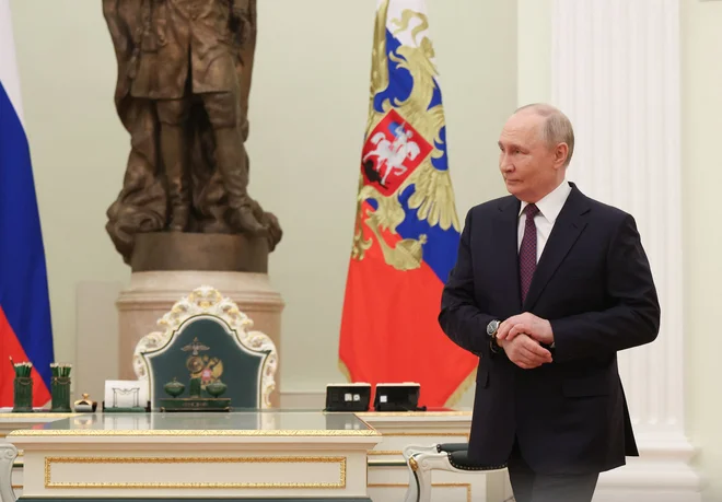 Putin je prekinil molk o valovih izpadov interneta v Moskvi in drugih mestih. FOTO: Maxim Shipenkov Afp