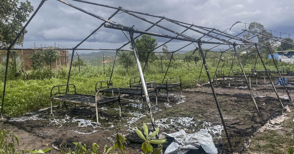 Ebola je izum tujcev, zažgali center in zahteval truplo