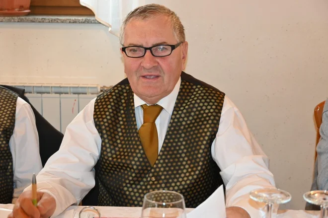 Pomemben del občnega zbora je bila podelitev priznanj in odlikovanj Antona Janše. FOTO: Oste Bakal 