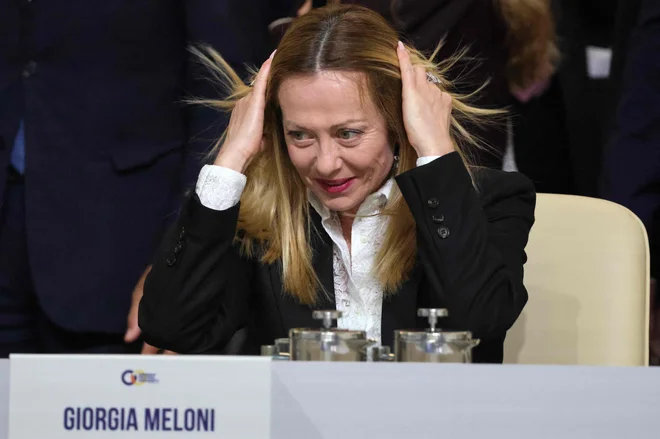 Giorgia Meloni pravi, da je bienale avtonomen, njegov predsednik pa zelo sposoben. FOTO: Ludovic Marin/Afp