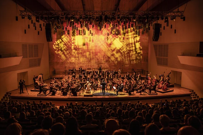 Simfonični orkester Avditorija Alicante ADDA pod vodstvom Josepa Vicenta bo obudil simfonično pesnitev Don Kihot Richarda Straussa. FOTO: Ljubljana Festival