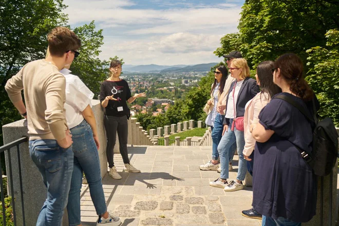 Zadnje sobote v mesecu od maja do septembra ponujajo priložnost za sproščeno druženje v vinogradu Ljubljanskega gradu. FOTO: Blaž Žnidarič