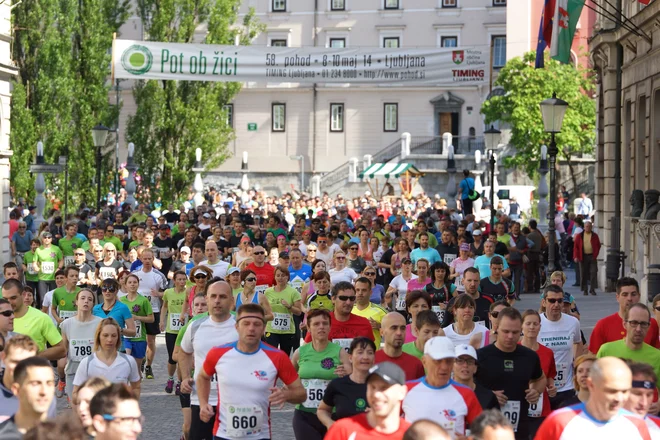 Ob 8:45 je start tekačev na 12-kilometrsko razdaljo, ob 9:30 pa na 20 kilometrov. FOTO: Damjan Končar 