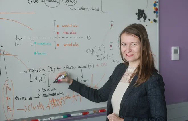 Vida Groznik, poročevalka predsedničinega foruma, je opozorila, da se umetna inteligenca med nami širi hitreje, kot so se računalniki ali internet. FOTO: Blaž Samec