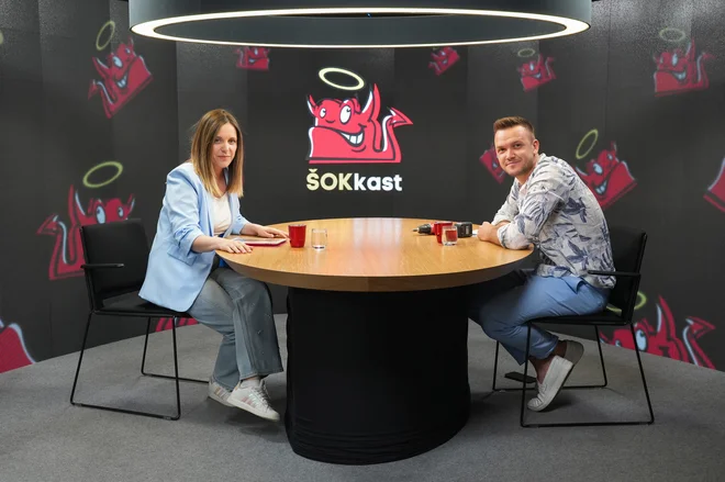 Nasmejani glasbenik, ki ga mnogi poznajo po dalmatinsko obarvanih uspešnicah, je spregovoril o različnih vidikih svoje kariere in življenja. FOTO: Luka Maček