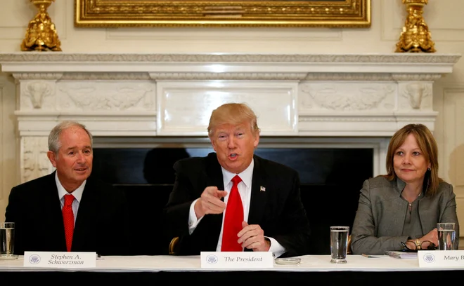 Stephen Schwarzman (levo) je redni gost v Beli hiši. FOTO: Kevin Lamarque/Reuters