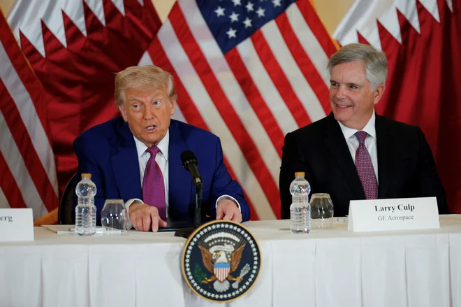 Donald Trump in Larry Culp se redno družita. FOTO: Brian Snyder /Reuters