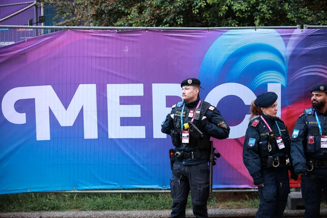 Dogodek je zaradi napovedanih protestov antisemitskih aktivistov pod budnim nadzorom mož postave. FOTO: Radek Mica Afp