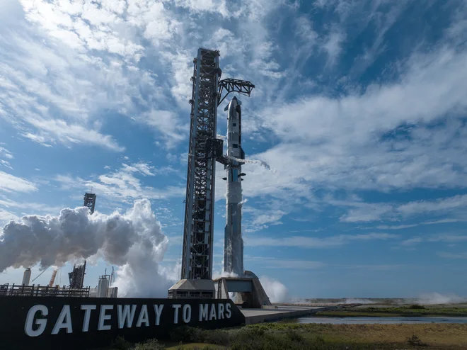 Izstrelitev bo predvidoma v začetku prihodnjega tedna. FOTO: SpaceX


 
