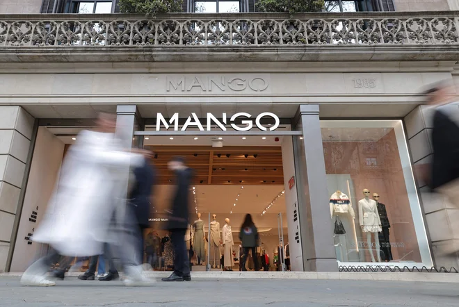 Veriga Mango ima okoli 3000 poslovalnic v 120 državah sveta. FOTO: Lluis Gene/AFP