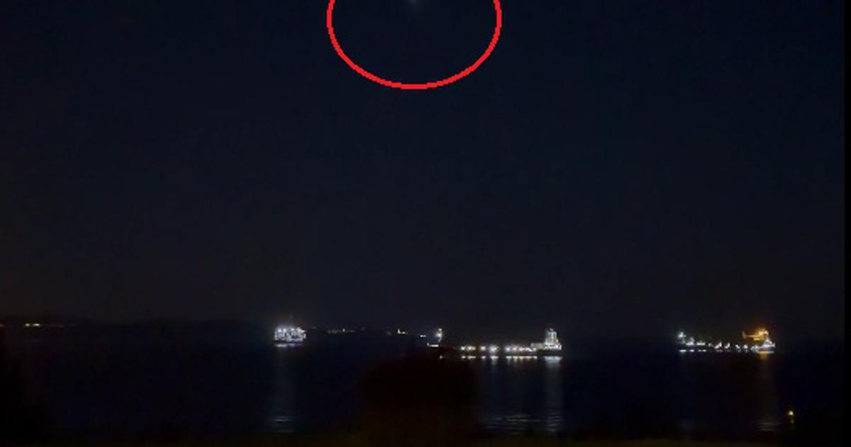 FOTO in VIDEO: Nenavaden svetlobni pojav nad slovensko obalo! Bralec Gal posnel skrivnosten objekt: Je to NLP?