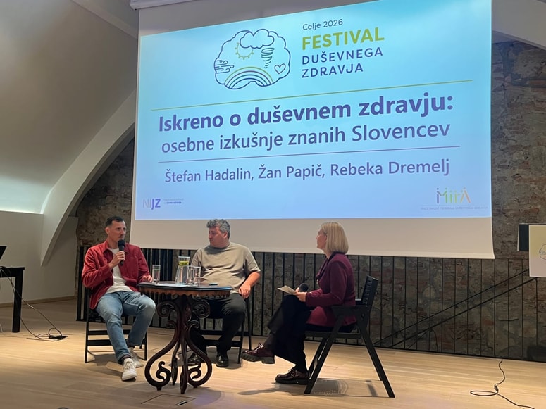V Celju so kot uvod v Festival duševnega zdravja pripravili okroglo mizo, kjer so o duševnih stiskah spregovorili Štefan Hadalin, Žan Papič ter na daljavo Rebeka Dremelj.