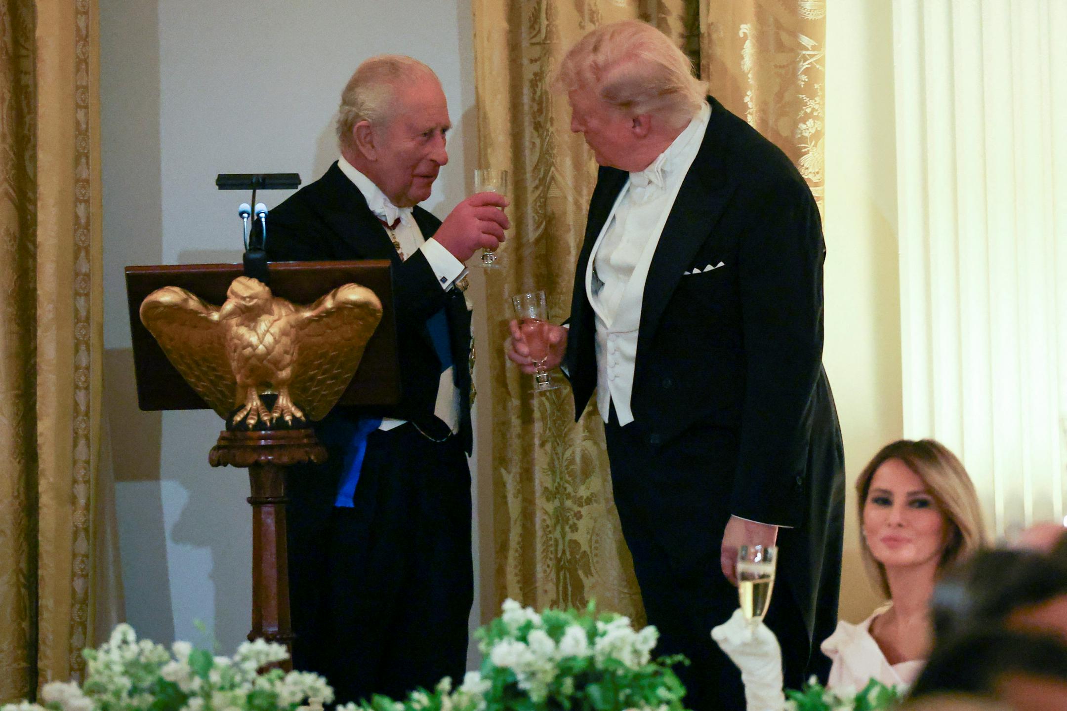 Britanski kralj in ameriški predsednik na slavnostni večerji v Beli hiši. Foto: Reuters Britanski kralj in ameriški predsednik na slavnostni večerji v Beli hiši. Foto: Reuters