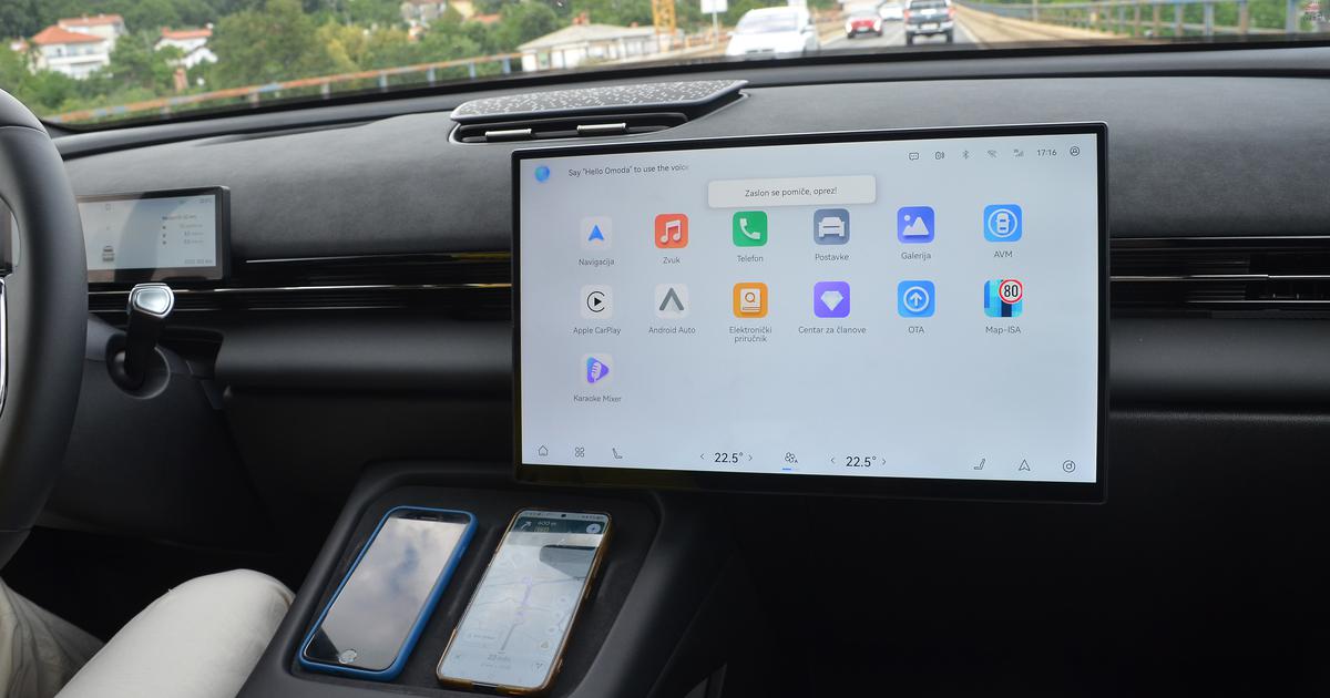 Omoda 7 v Sloveniji: priključni hibrid s premičnim zaslonom in do 90 km električnega dosega