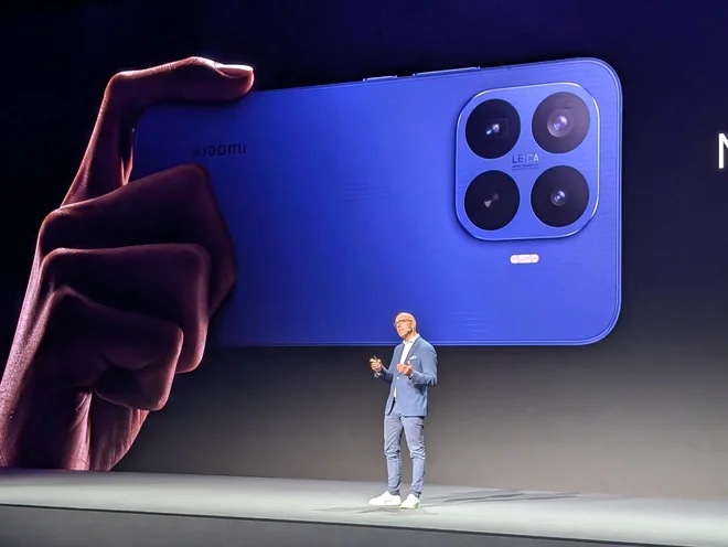 Marcus Eschweiler, vodja oddelka za mobilno fotografijo pri Leici, je opisal delovanje funkcije leica live moment, ki iz statične fotografije naredi kratek video. FOTO: Staš Ivanc