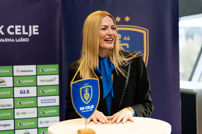 Alenka Potočnik Anžič je ponosna na opravljeno delo v pisarni in na igrišču. FOTO: Slavko Kolar