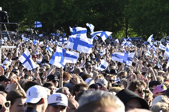 Svetovne prvake je prišlo pozdravit kar 70.000 navijačev. FOTO: Jussi Nukari/AFP