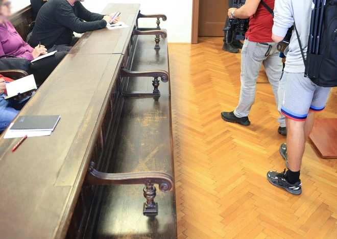 Na zatožni klopi ni bilo Smodeja, zaslišanje bi izvedel kar po videokonferenci. FOTO: Dejan Javornik
