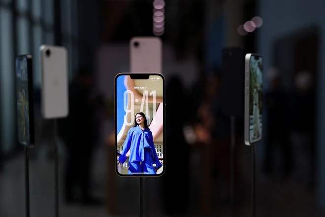 Ljubitelji Appla si lahko omislijo najcenejši iphone 17e. FOTO: Shannon Stapleton/Reuters