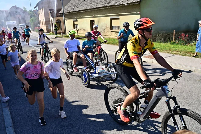 Po Sloveniji za dober namen in nasmehe otrok Foto: Drago Perko