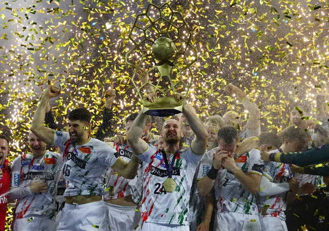 Lani so se veselili rokometaši Magdeburga. FOTO: Leon Kuegeler /Reuters
