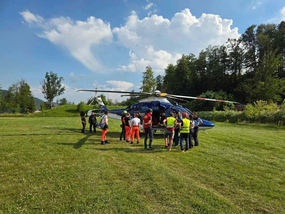 Kamniški in brniški gorski reševalci alpinistu niso več mogli pomagati. FOTO: Grs Kamnik