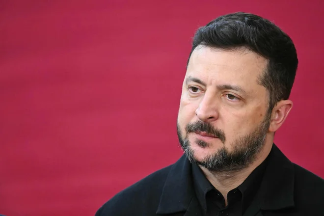 Volodimir Zelenski je obtožil Belorusijo, da je na meji namestila komunikacijsko opremo, ki omogoča ruske napade na Ukrajino.
FOTO: Nicolas Tucat/AFP