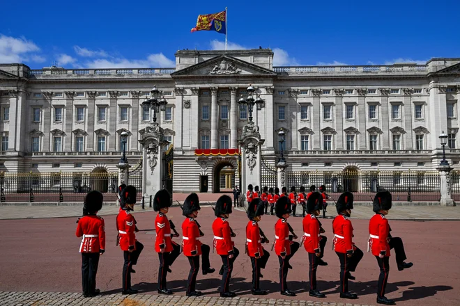 Kraljevi par se po končani obnovi prihodnje leto ne bo preselil v Buckinghamsko palačo, temveč bo še naprej živel v bližnji rezidenci Clarence House. FOTO: Chris J. Ratcliffe Reuters