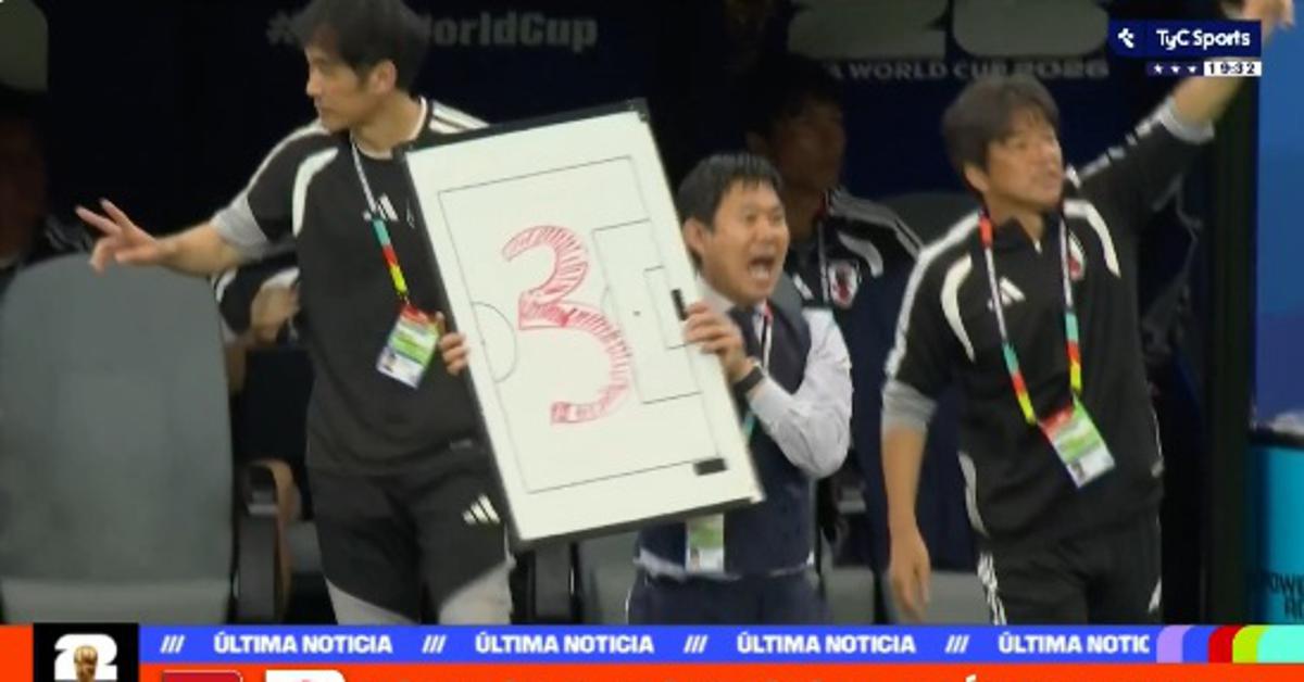Kaj je počel selektor Japonske? Prizor ob zelenici odmeval širom sveta