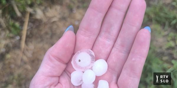 Na Primorskem in Notranjskem vročinske nevihte z nalivi in manjšo točo