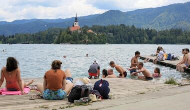 Za sedenje pod drevesom 200 evrov kazni: "A je dihat dovoljeno na Bledu?"