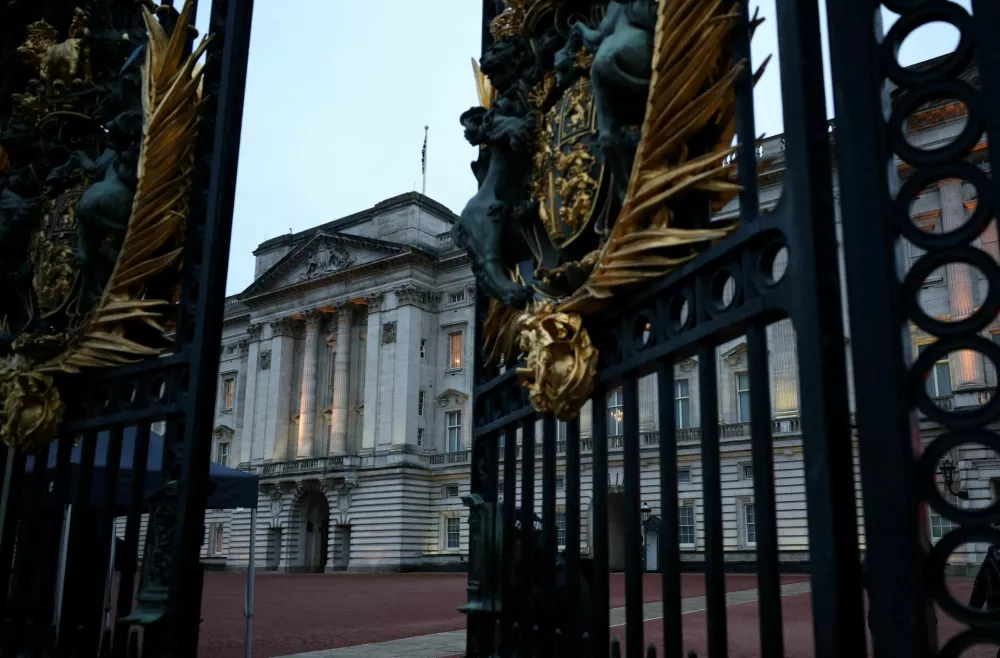FILE PHOTO: Buckingham Palace in London, Britain, February 19, 2026. REUTERS/Isabel Infantes/File Photo