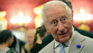 Po prenovi za 417 milijonov evrov kralj zavrnil selitev v Buckinghamsko palačo