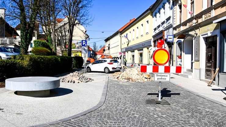 Popolna zapora Kočevarjeve ulice | Radio Krka – Dolenjska v srcu