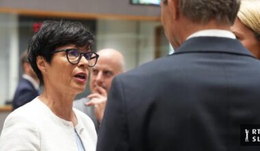 Komisarka Kos presenečena, da je po izjavi o Kosovu srbska ministrica Paunović še na položaju