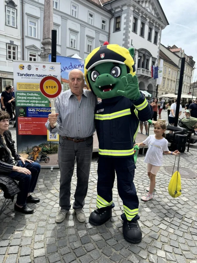 Plemenito akcijo je prišel podpret tudi legendarni košarkar Ivo Daneu. FOTO: Lions D129