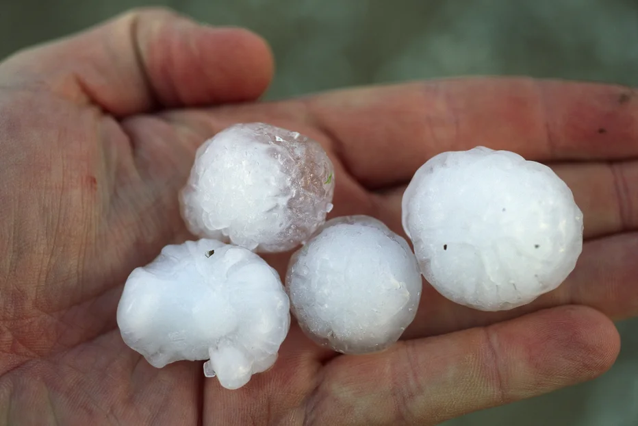 Včasih z neba padajo prave krogle. FOTO: Getty Images