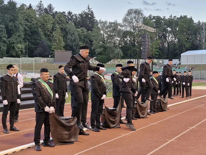 Skok čez kožo v rudarski stan. FOTO: Špela Kuralt/Delo