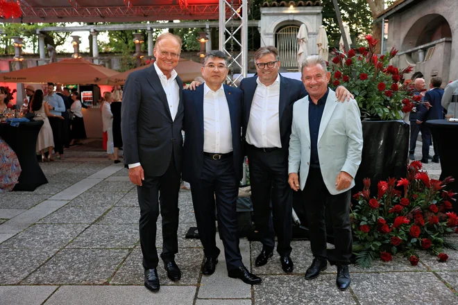 Janez Škrabec, Altay Abibullayev, veleposlanik Kazahstana, podjetnik Dari Južna in nekdanji minister Andrej Vizjak. FOTO: Mediaspeed
