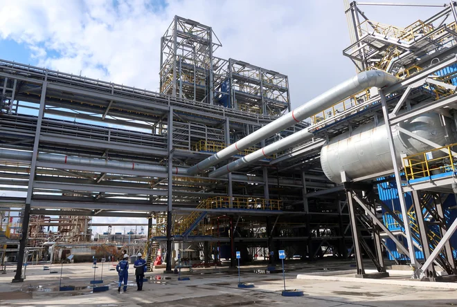 Rafinerija v lasti ruskega naftnega velikana Gazprom v Salavatu je bila septembra lani že dvakrat tarča napada. FOTO: Maxim Nazarov/Reuters